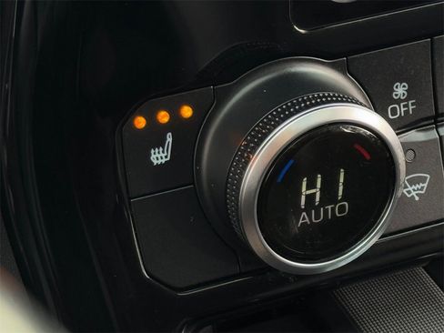 Certified 2023 Toyota Highlander XLE image 34