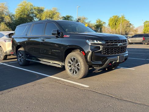 Used 2021 Chevrolet Suburban Z71 w/ Z71 Signature Package AWD/4WD image 2