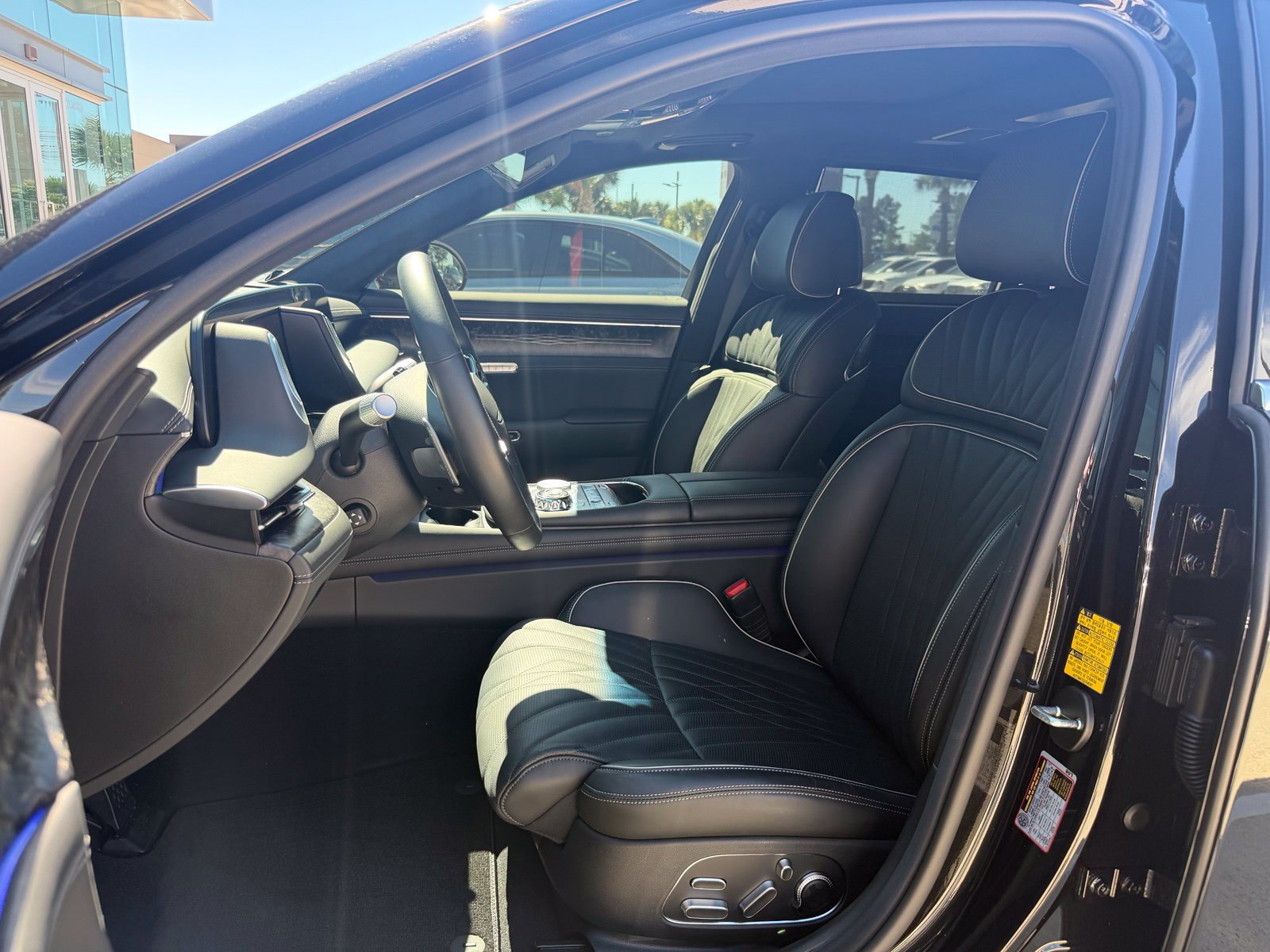 Used 2024 Genesis G90 3.5T AWD/4WD image 2