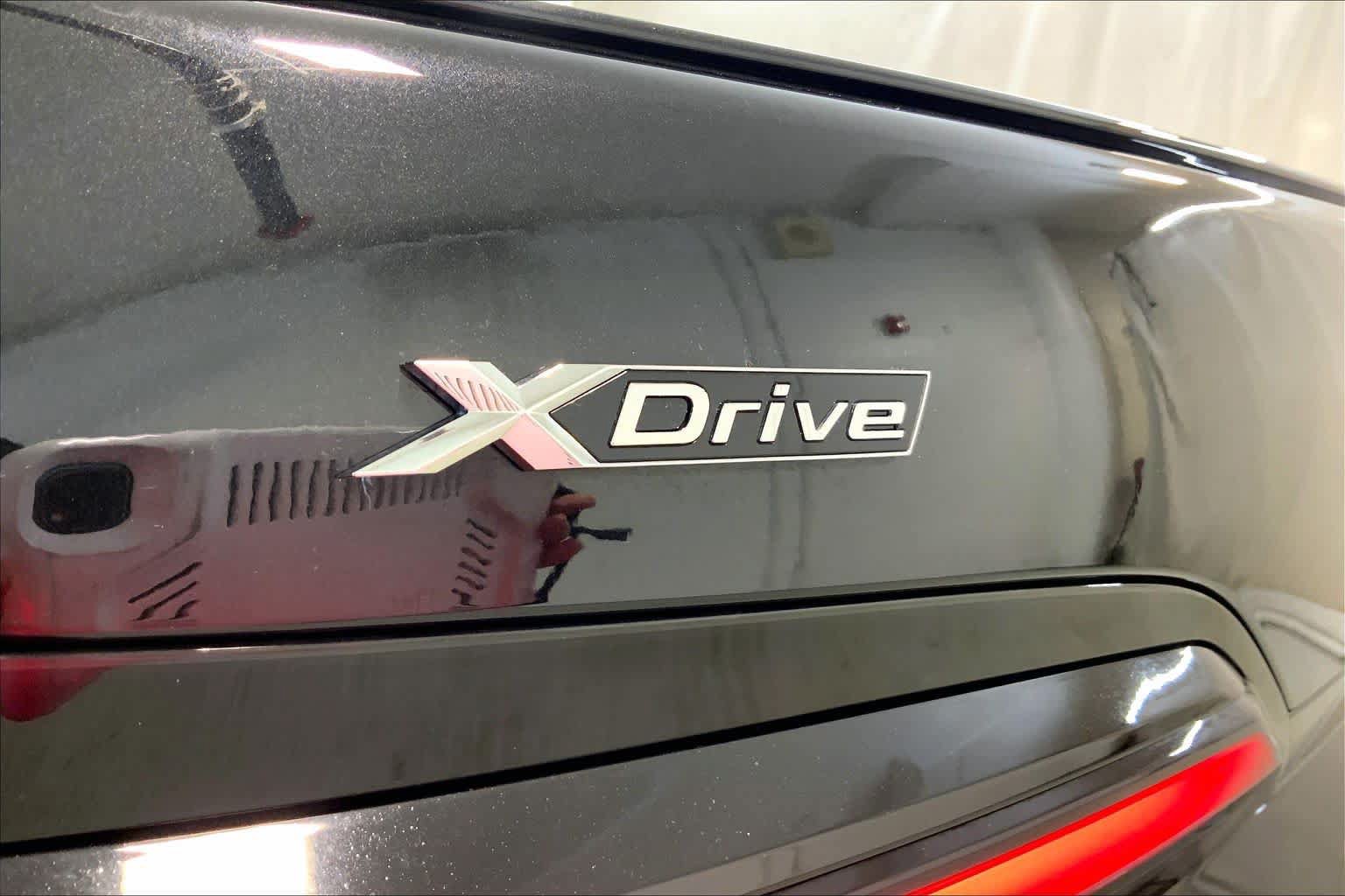 Used 2023 BMW 760i xDrive w/ Luxury Rear Seating Package AWD/4WD image 9