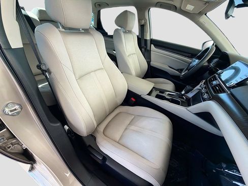 Used 2018 Honda Accord EX image 28