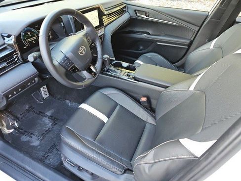 Used 2025 Toyota Camry SE image 19