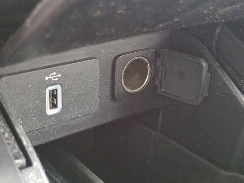 Used 2018 Ford Explorer XLT w/ Equipment Group 202A AWD/4WD image 30
