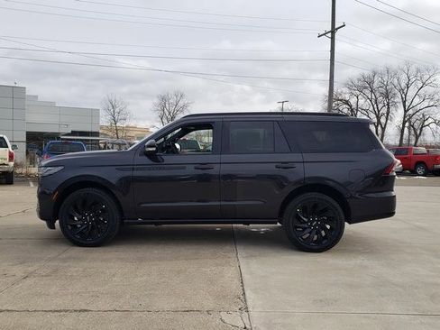 New 2025 Lincoln Navigator Reserve w/ Jet Appearance Package image 5