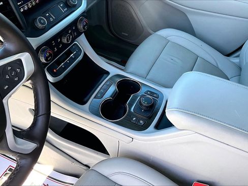 Used 2023 GMC Acadia SLT w/ Technology Package FWD image 15