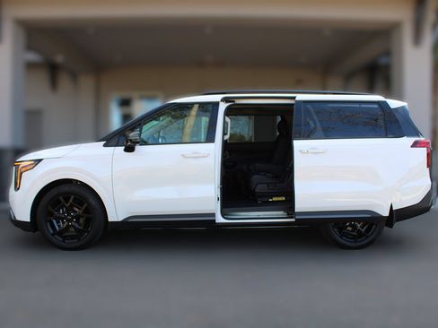 New 2026 Kia Carnival SX w/ SX Dark Edition Package FWD image 18