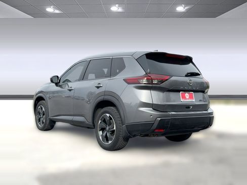 Used 2024 Nissan Rogue SV w/ SV Premium Package image 3