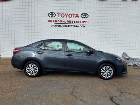 Used 2017 Toyota Corolla LE image 1