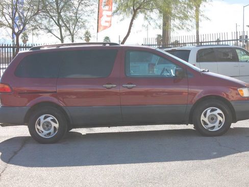 Used 1998 Toyota Sienna LE FWD image 9