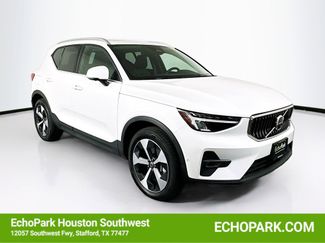 Used 2025 Volvo XC40 B5 Plus video 1