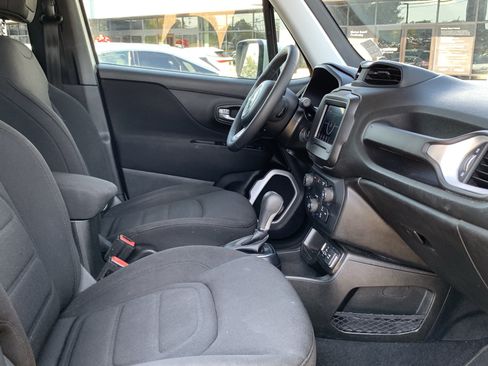 Used 2020 Jeep Renegade Latitude FWD image 35