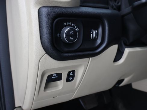 Used 2020 RAM 1500 Big Horn AWD/4WD image 40