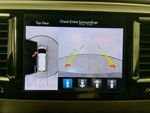 Used 2019 Chrysler Pacifica Touring-L Plus w/ Advanced Safetytec Group image 16