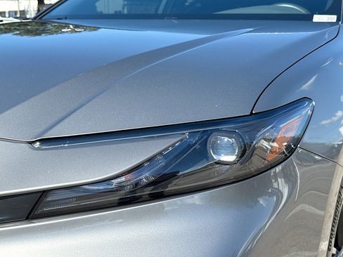 Used 2025 Toyota Camry SE image 9