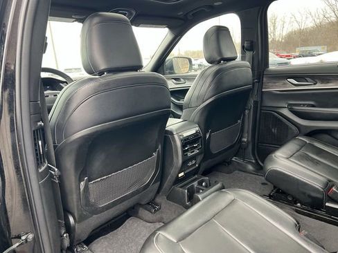 Used 2024 Jeep Grand Cherokee L Limited w/ Luxury Tech Group II image 16