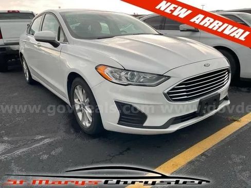 Used 2019 Ford Fusion SE FWD image 1