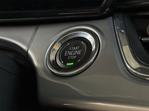 Used 2025 Chevrolet Trax LT w/ LT Convenience Package image 22