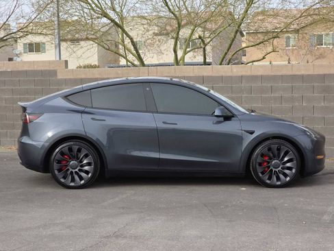 Used 2021 Tesla Model Y Performance image 10