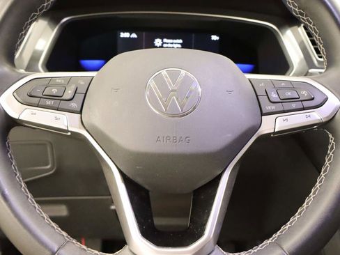 Used 2023 Volkswagen Tiguan SE image 10