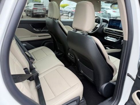 Used 2025 Lincoln Corsair Reserve AWD/4WD image 10