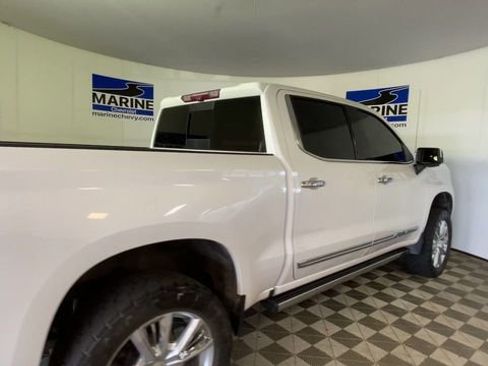 Used 2023 Chevrolet Silverado 1500 High Country w/ High Country Premium Package AWD/4WD image 2
