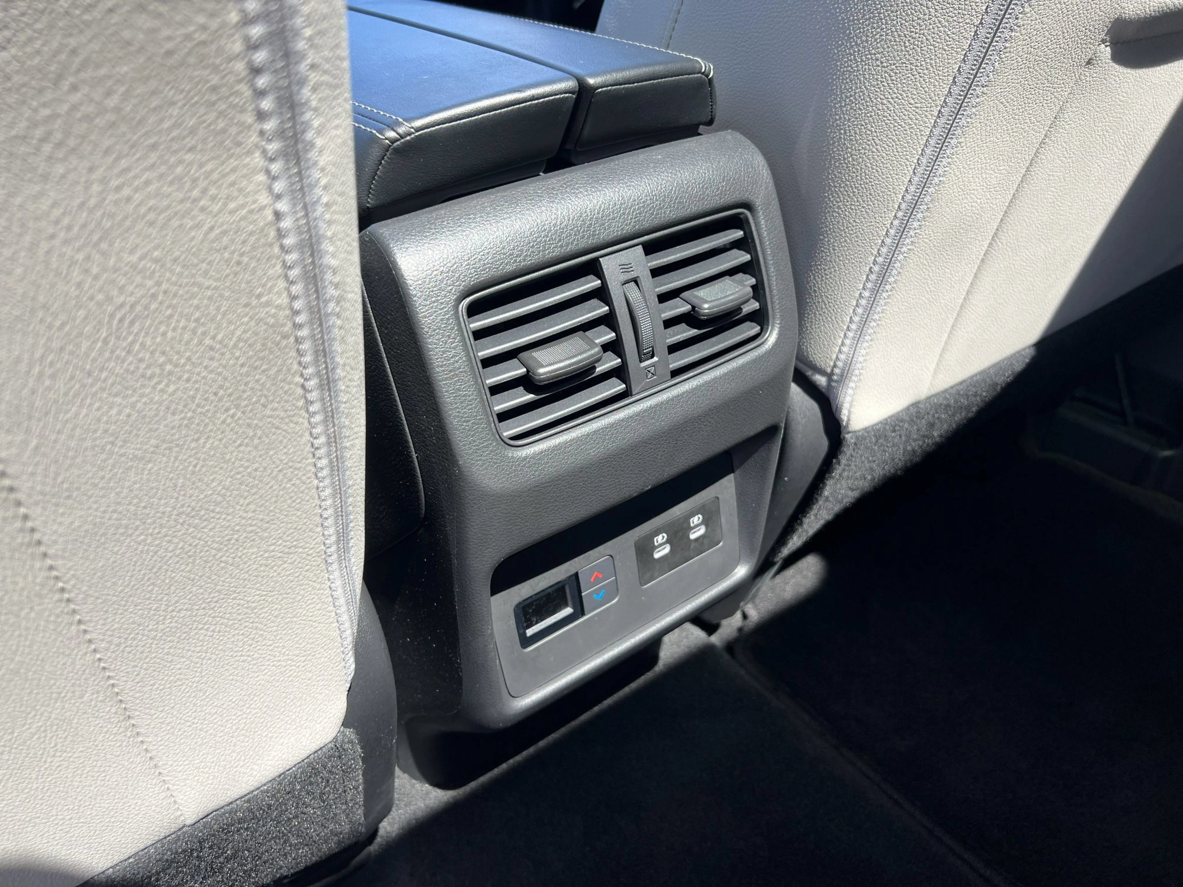 Used 2024 Nissan Rogue SL w/ SL Premium Package FWD image 34