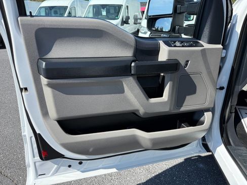 Used 2022 Ford F250 XL w/ Power Equipment Group image 12