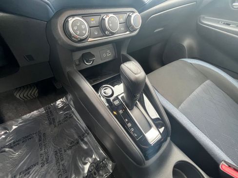 Used 2025 Nissan Versa SV FWD image 39