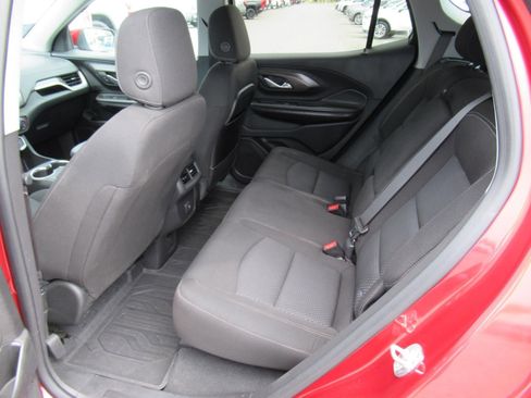 Used 2024 GMC Terrain SLE w/ Driver Convenience Package FWD image 34