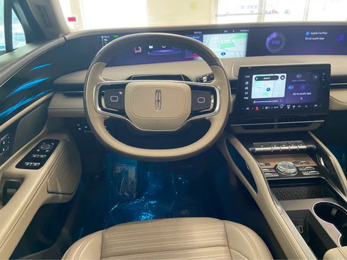 Used 2024 Lincoln Nautilus Reserve image 20