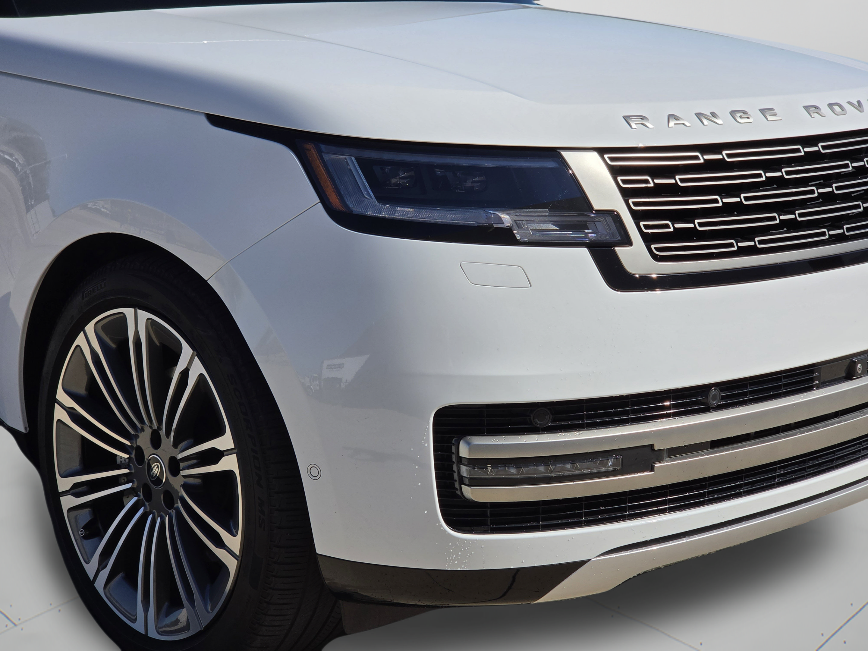 Certified 2025 Land Rover Range Rover SE AWD/4WD image 31