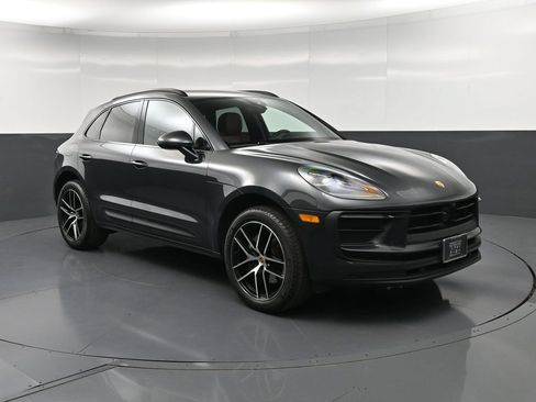 Certified 2026 Porsche Macan AWD/4WD image 10