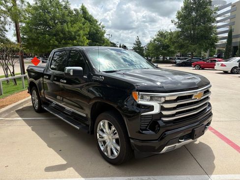 Used 2025 Chevrolet Silverado 1500 High Country w/ High Country Premium Package AWD/4WD image 3