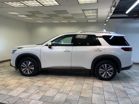 Used 2024 Nissan Pathfinder SL AWD/4WD image 9