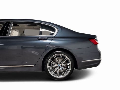 Used 2020 BMW 740i w/ Premium Package image 13