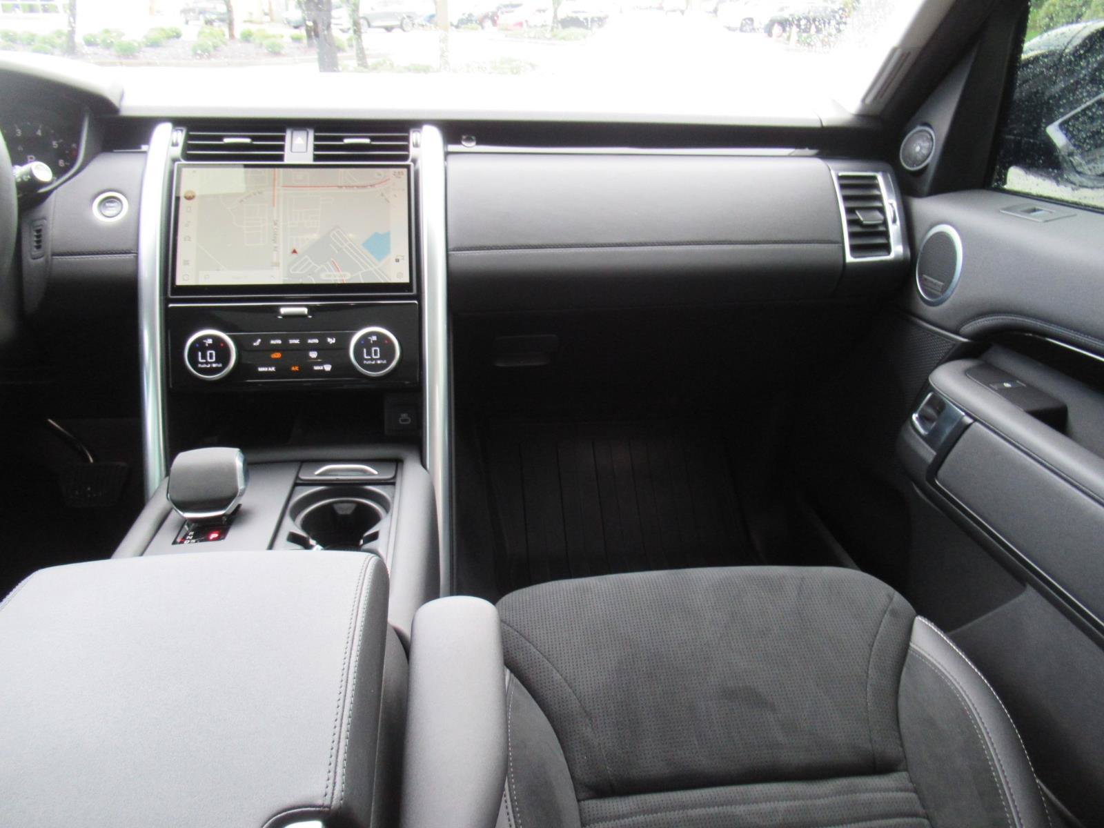 Used 2024 Land Rover Discovery S AWD/4WD image 15
