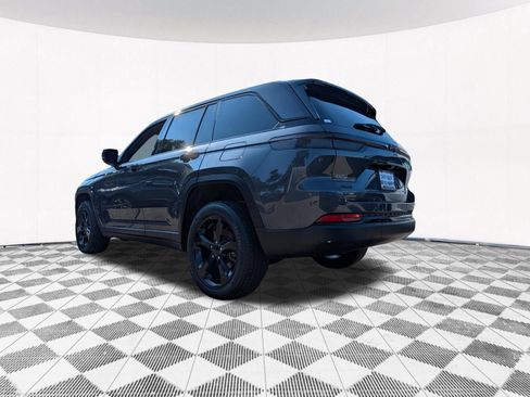 Used 2023 Jeep Grand Cherokee Altitude AWD/4WD image 13