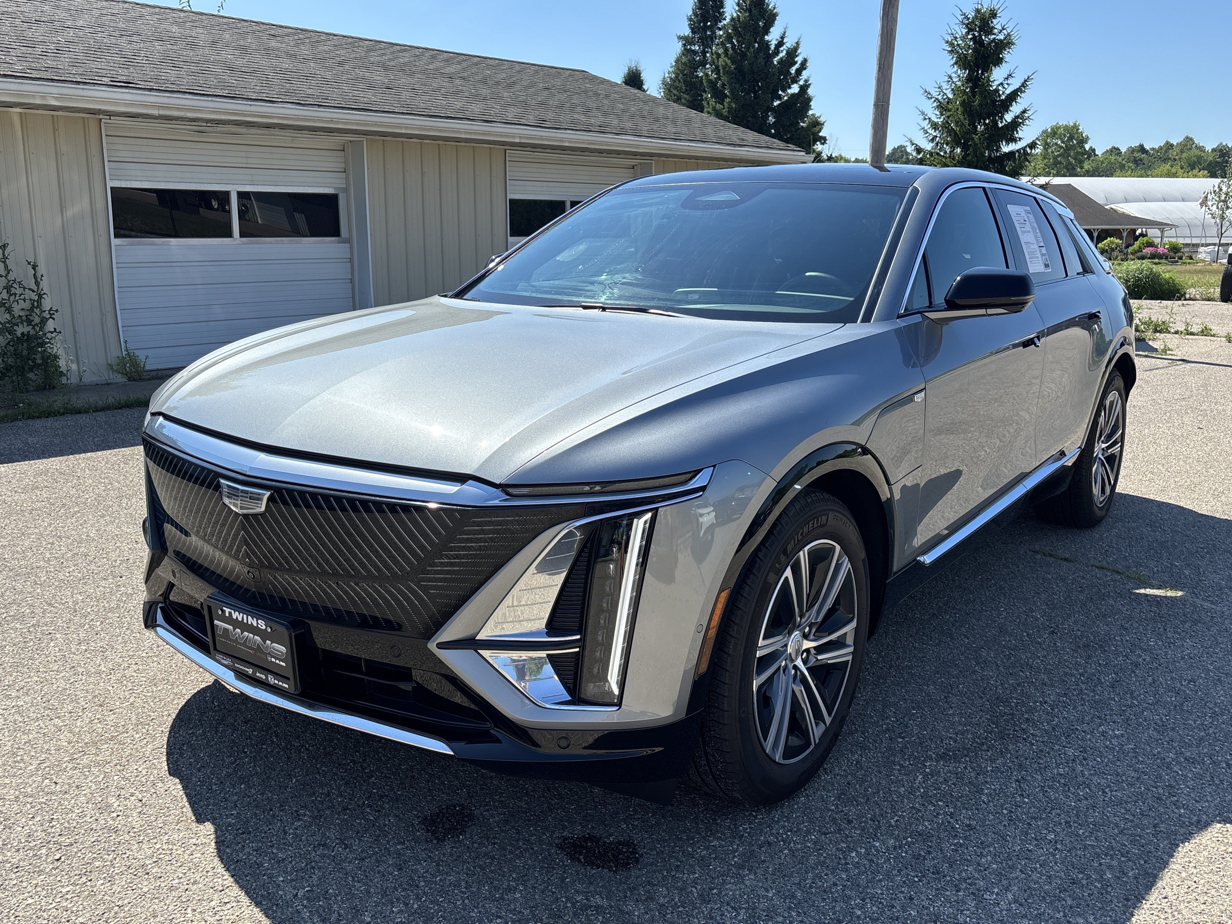 Used 2024 Cadillac Lyriq Luxury AWD/4WD image 10