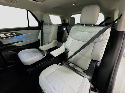 New 2026 Ford Explorer Platinum w/ LUX Leather Package AWD/4WD image 25
