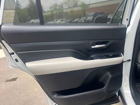 Used 2024 Toyota Grand Highlander AWD image 17