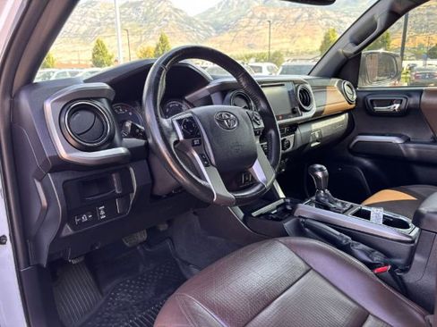Used 2016 Toyota Tacoma Limited w/ Towing Package image 13