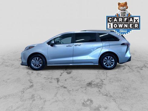 Certified 2025 Toyota Sienna XLE FWD image 6