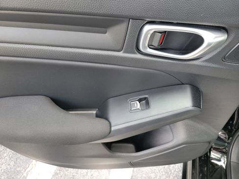 Used 2023 Honda Civic Sport image 9