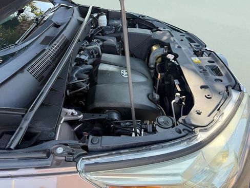 Used 2019 Toyota Highlander XLE FWD image 42