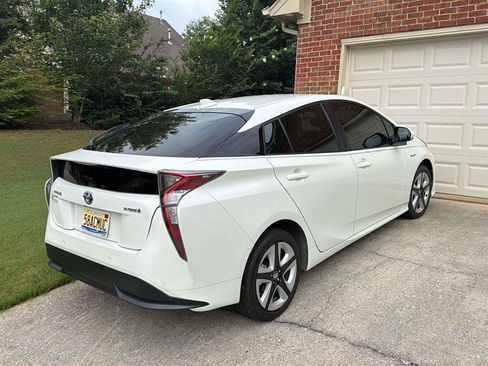 Used 2016 Toyota Prius Four Touring w/ Premium Convenience Package FWD image 2