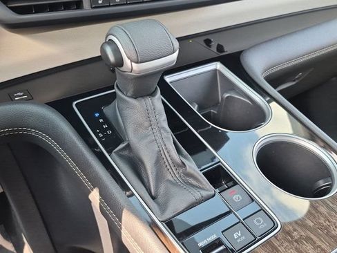 Certified 2025 Toyota Sienna Platinum AWD/4WD image 16