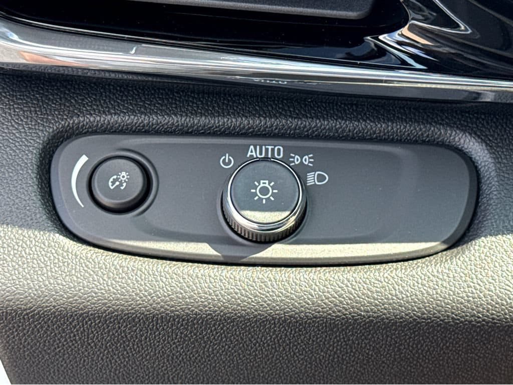 New 2026 Buick Envista Sport Touring w/ Convenience I Package FWD image 10
