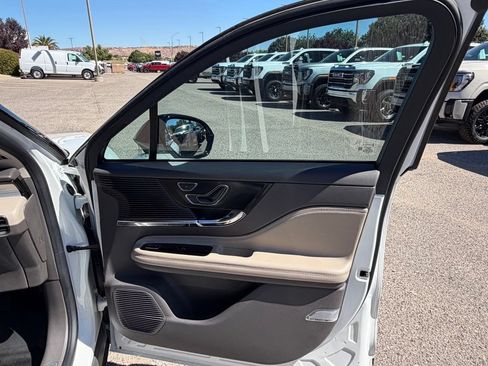 Used 2022 Lincoln Corsair FWD w/ Premium Package image 34