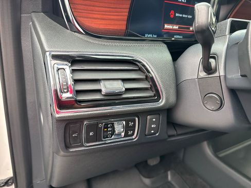 Used 2023 Lincoln Navigator Reserve AWD/4WD image 18