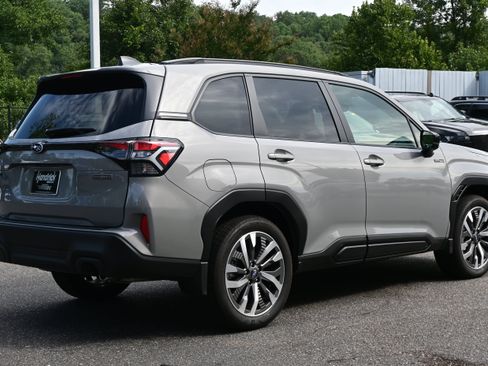 Used 2025 Subaru Forester Touring AWD/4WD image 9
